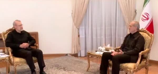 علی لاریجانی با پزشکیان دیدار و گفت‌وگو کرد