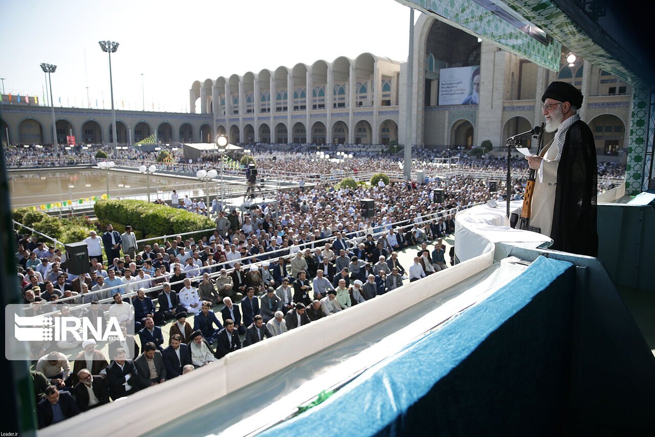 حضور رهبر معظم انقلاب در مراسم بزرگداشت شهید سیدحسن نصرالله