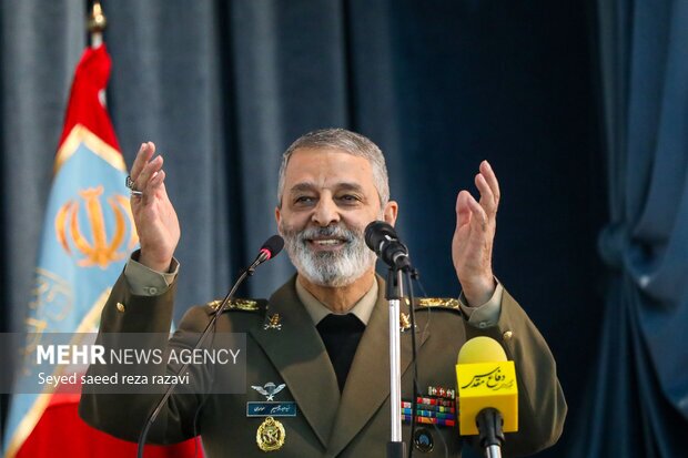 امیر سرلشکر موسوی:
آماده‌ایم در توسعه خدمات درمانی به دولت کمک کنیم