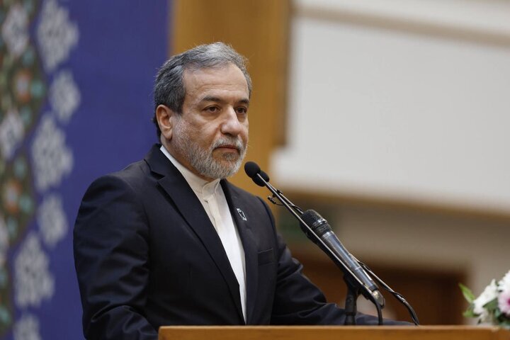 عراقچی: مذاکره مستقیم با تهدیدکنندگان بی‌معناست