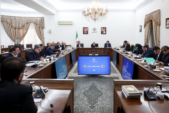 عارف: یارانه‌ها را با حذف واسطه‌ها به انتهای زنجیره انتقال می‌دهیم