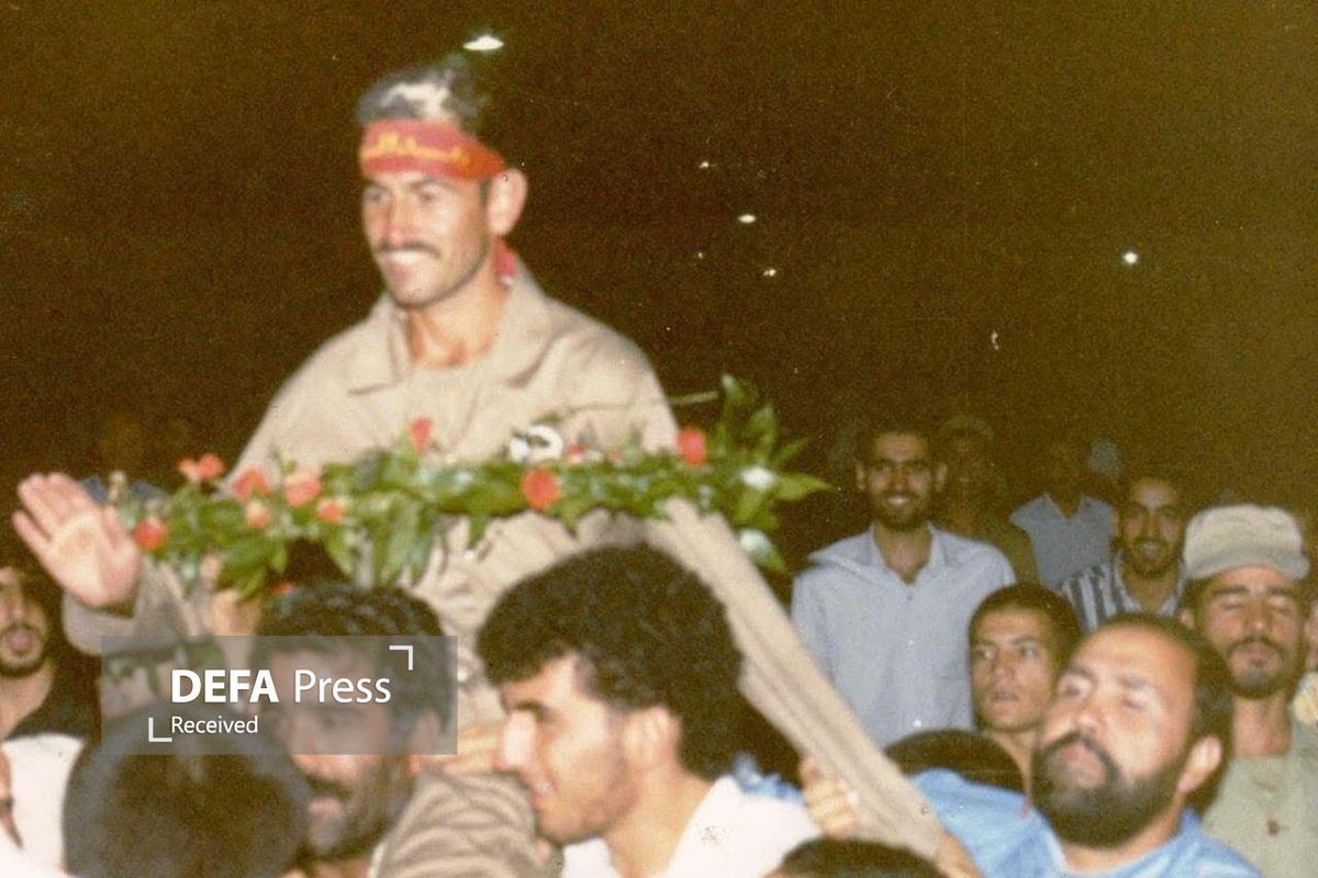 تمسخر شکنجه‌گر بعثی توسط اسیر ایرانی