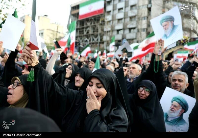 خروش مردم تهران در مراسم تشییع پیکر شهدای جنایات اخیر صهیونیستی - آمریکایی خروش مردم تهران در مراسم تشییع پیکر شهدای جنایات اخیر صهیونیستی - آمریکایی