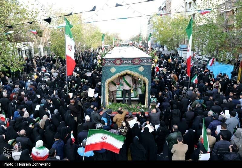 خروش مردم تهران در مراسم تشییع پیکر شهدای جنایات اخیر صهیونیستی - آمریکایی خروش مردم تهران در مراسم تشییع پیکر شهدای جنایات اخیر صهیونیستی - آمریکایی