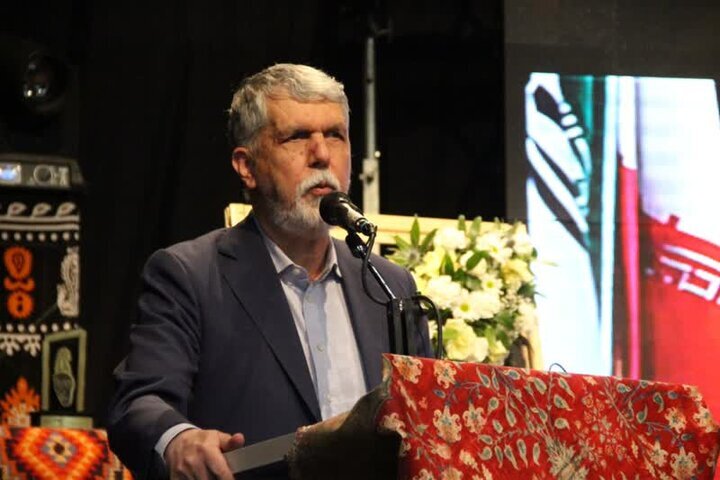 وزیر فرهنگ و ارشاد اسلامی: هنر تئاتر به روایت حقیقت کمک می‌کند