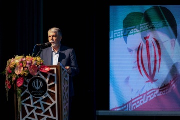 وزیر فرهنگ در دیدار با هنرمندان؛
دولت باید همانند شورای اقتصاد، شورای فرهنگ و هنر داشته‌باشد