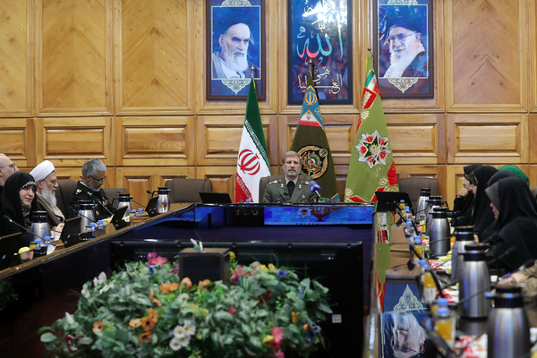 سرلشکر حاتمی: دفاع از میهن بدون حضور آگاهانه زنان، محقق نمی‌شود