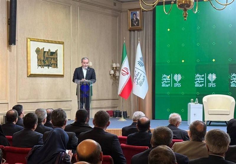 عراقچی: کسی حق ندارد به ایران بگوید چه داشته باشد و چه نداشته باشد