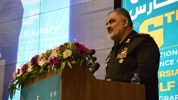 امیر ایرانی: گوش دشمن را پیچاندیم و دو شناور توقیفی را پس گرفتیم