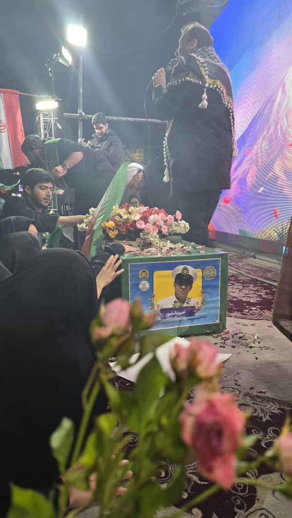 وداع ملت ایران با فرزندان شهید خود در ناوشکن دنا