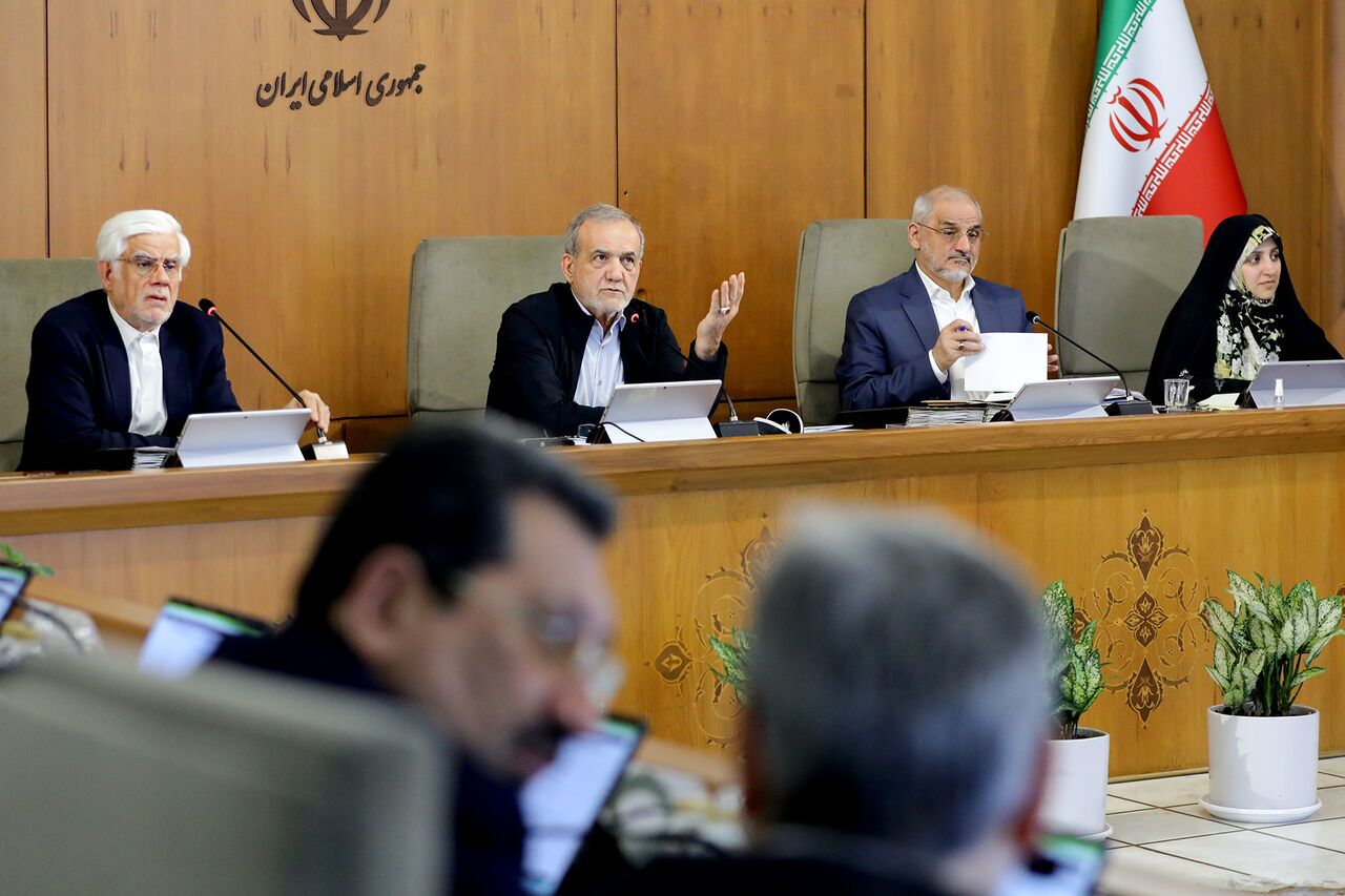 تجهیز همه مراکز دولتی به پنل‌های خورشیدی و قطع مصرف آنها از شبکه سراسری