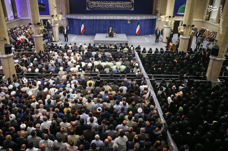 امام خامنه‌ای: حج یک فریضه‌ صددرصد سیاسی است