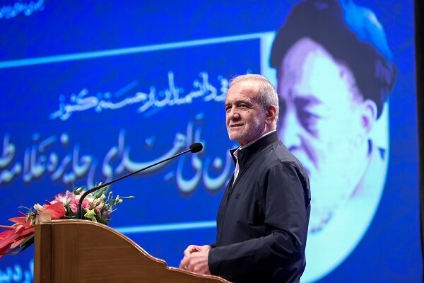 پزشکیان: دانشمندان و نخبگان برای حل مشکلات وارد میدان عمل شوند