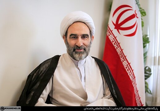 امام(ره)  آرمان‌های اسلام را از حصار کتاب‌ها آزاد کرد
