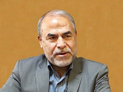 چند جمله‌ای با آن ۱۸۰ اقتصاددان