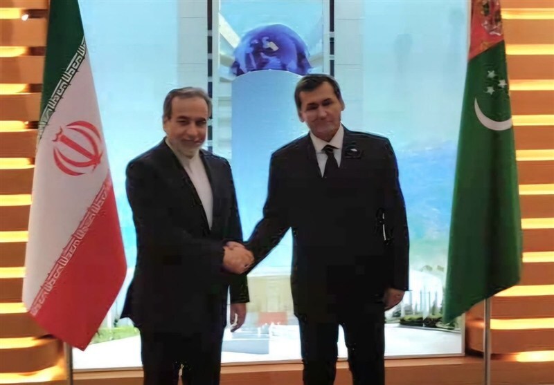 سفر عراقچی به عشق‌آباد و دیدار با وزیر امور خارجه ترکمنستان