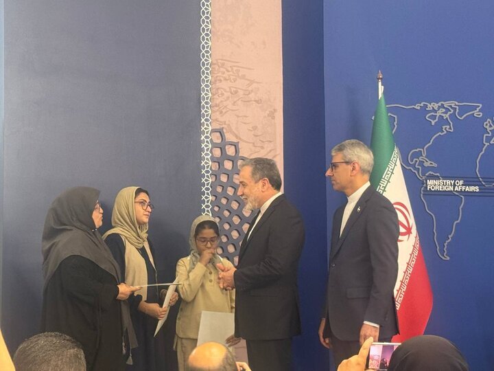 عراقچی: جنگ روایت‌ها از جنگ واقعی سخت‌تر و مهم‌تر است