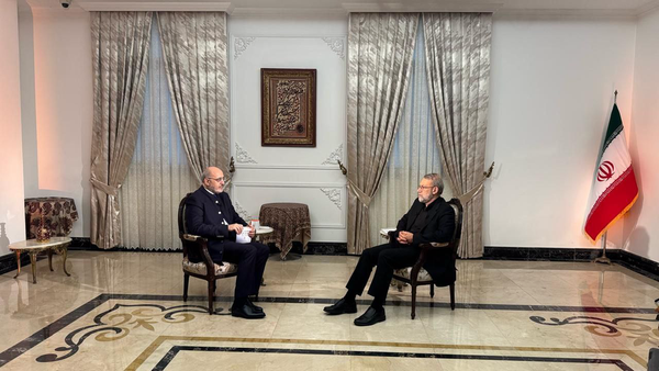لاریجانی: در مقابل تئوری تسلیم یا جنگ، مذاکره بی‌فایده است