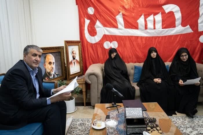 اسلامی با خانواده سرداران شهید جنگ تحمیلی رژیم صهیونیستی دیدار کرد