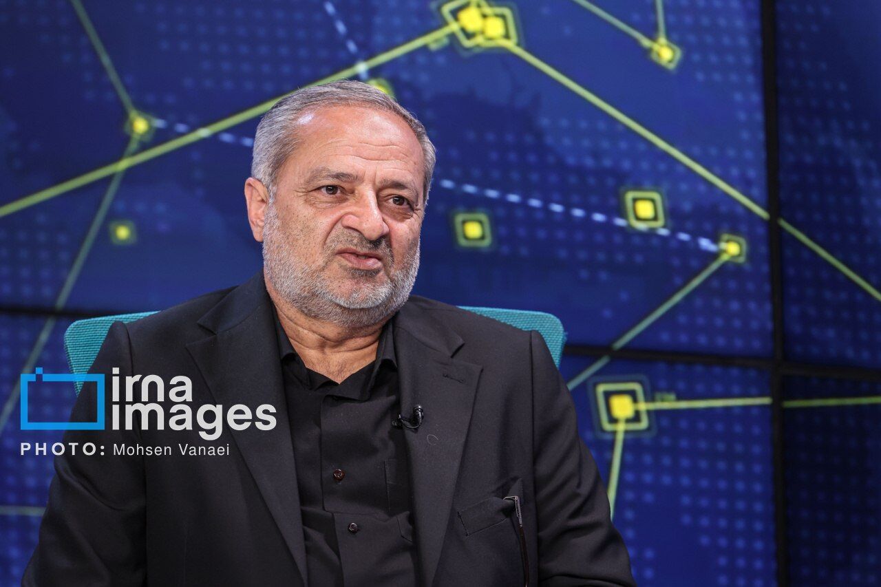 ساخت هزار مدرسه در دستور کار/ راه موفقیت کشور از جوانان می‌گذرد