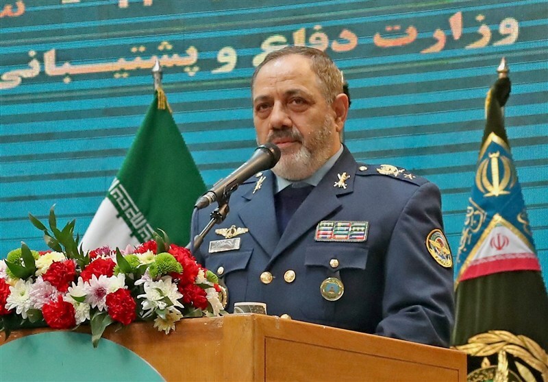 نصیرزاده: دانش وزارت دفاع را به صنایع منتقل می‌کنیم