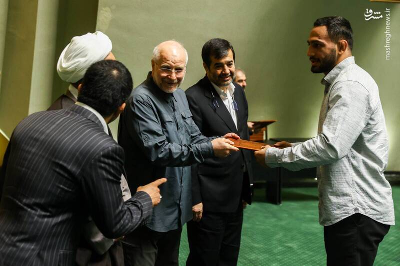 تقدیر از مدال‌آوران کشتی ایران در مجلس