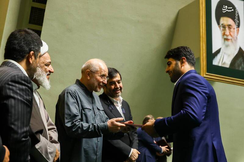 تقدیر از مدال‌آوران کشتی ایران در مجلس