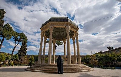 حافظ ادبیات در بیانات حافظ انقلاب