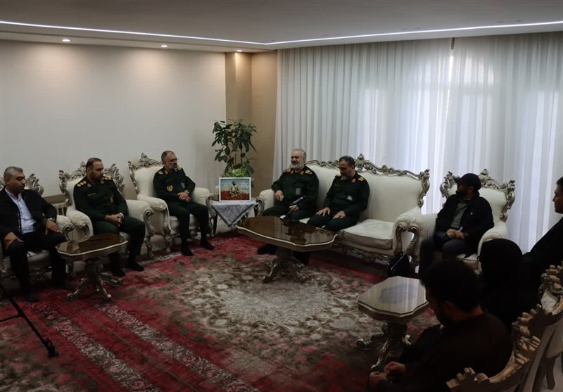 دیدار جانشین فرماندهکل سپاه با خانواده شهید تازهتفحصشده گلستانی
