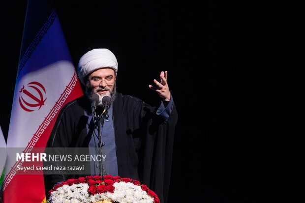 حجتالاسلام قمی: زندگی با آیهها باید قرآن را در عمق زندگی جاری کند