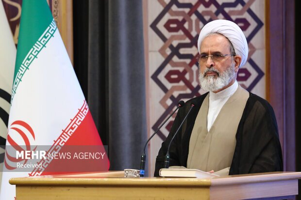 میرزای نائینی از دل سنت برخاست و مکتب‌ساز اندیشه نوین اسلامی شد