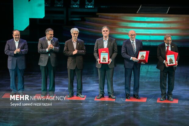 فراخوان هفتمین دوره جایزه مصطفی منتشر شد؛ معرفی نامزدها تا اسفند ۱۴۰۴