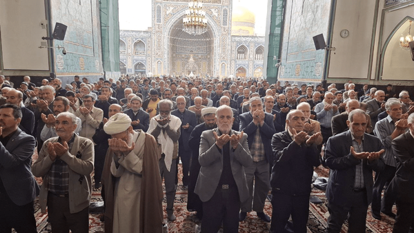 اقامه نماز باران در حرم امام رضا(ع)