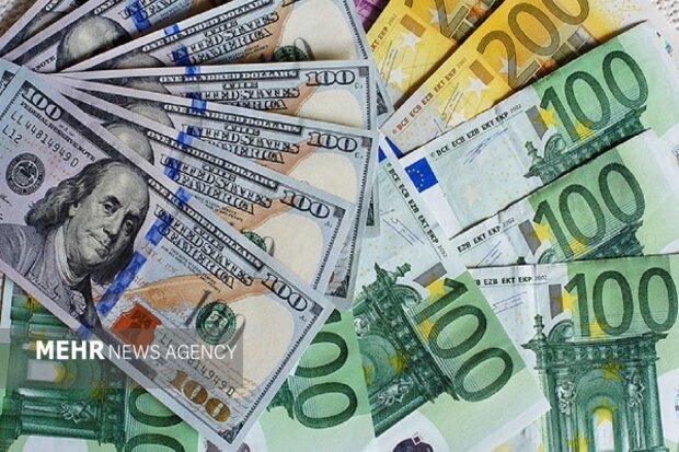 سیگنال بانک مرکزی به بورس تهران؛ قیمت دلار حواله‌ای ۵۵۰ تومان بالا رفت