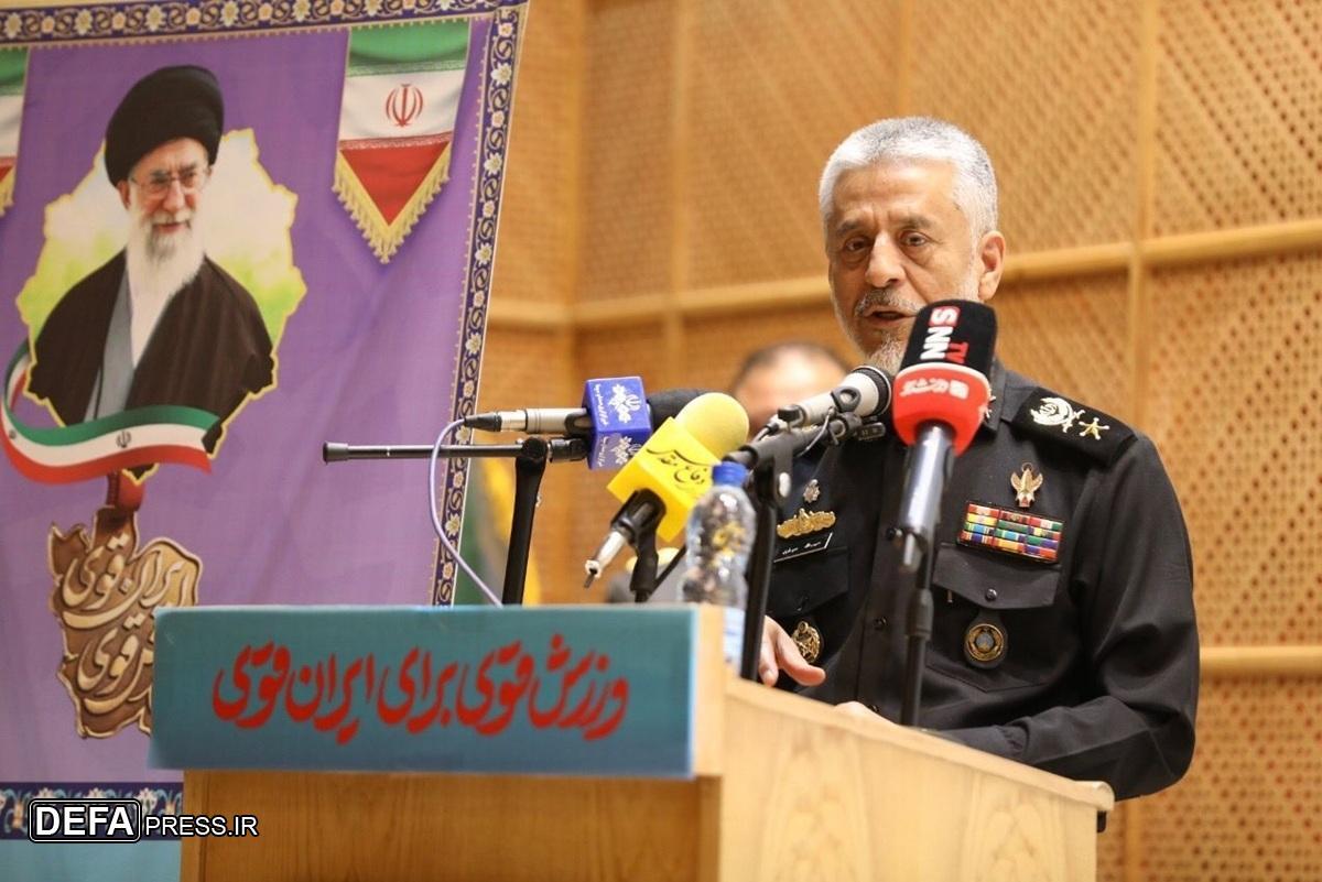 دریادار سیاری: تدابیر رهبر معظم انقلاب اسلامی موجب افزایش اقتدار نیروی دریایی ارتش شده است