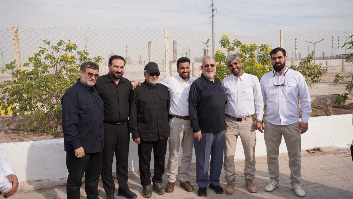 بازدید فرماندهان سپاه از پروژه «مهر خلیج فارس» و قدردانی از پیشرفت متخصصان داخلی بازدید فرماندهان سپاه از پروژه «مهر خلیج فارس» و قدردانی از پیشرفت متخصصان داخلی