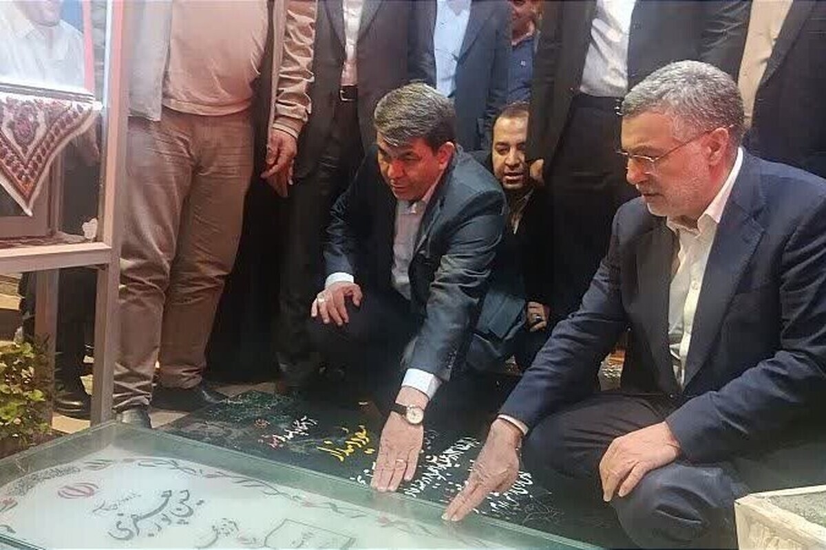 ادای احترام وزیر بهداشت به سیدالشهداء جبهه مقاومت