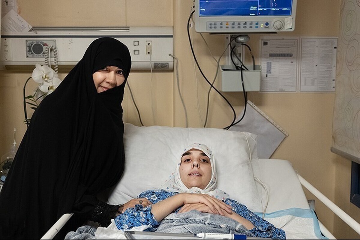 عیادت دختر شهید سلامی از دختر شهید هاشمیتبار؛ روایت پیوندی از درد، صبر و امید عیادت دختر شهید سلامی از دختر شهید هاشمیتبار؛ روایت پیوندی از درد، صبر و امید