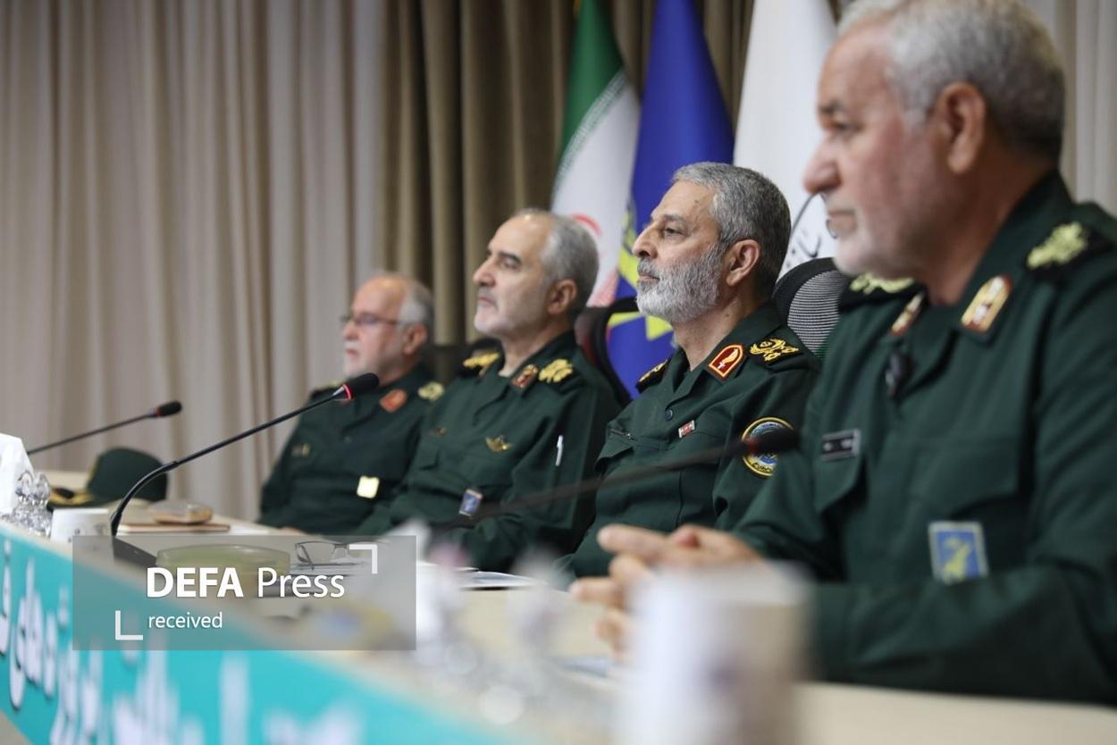 بازدید رئیس ستاد کل نیروهای مسلح از قرارگاه سازندگی خاتمالانبیا (ص) بازدید رئیس ستاد کل نیروهای مسلح از قرارگاه سازندگی خاتمالانبیا (ص)