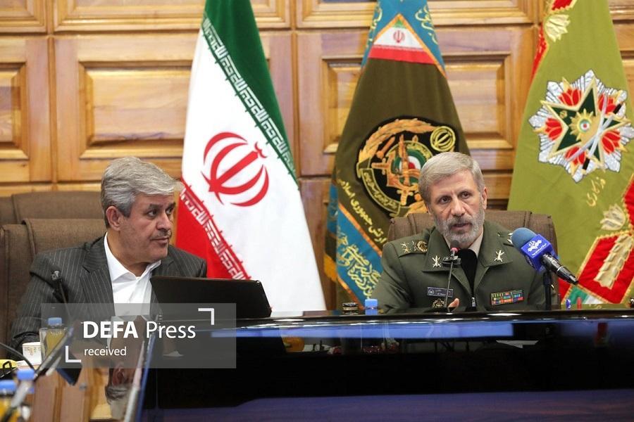 سرلشکر حاتمی: ارتقای توان دفاعی در دستور کار ارتش است