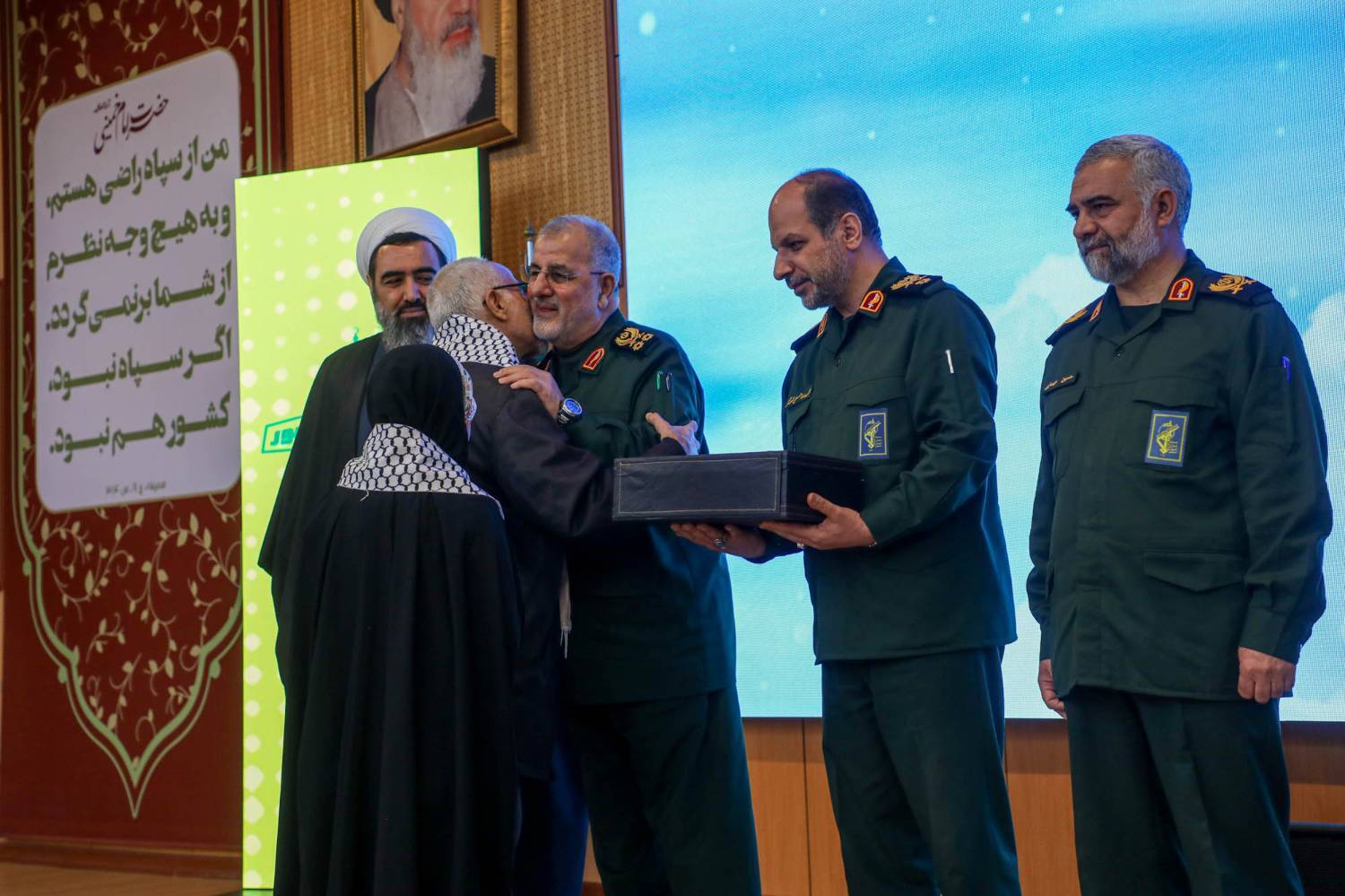 فرمانده کل سپاه:تسلیحات باید به فناوری پنهانکار و هوش مصنوعی مجهز شوند فرمانده کل سپاه:تسلیحات باید به فناوری پنهانکار و هوش مصنوعی مجهز شوند