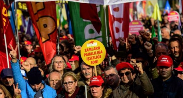 مردم ترکیه زیر فشار سقوط آزاد لیر