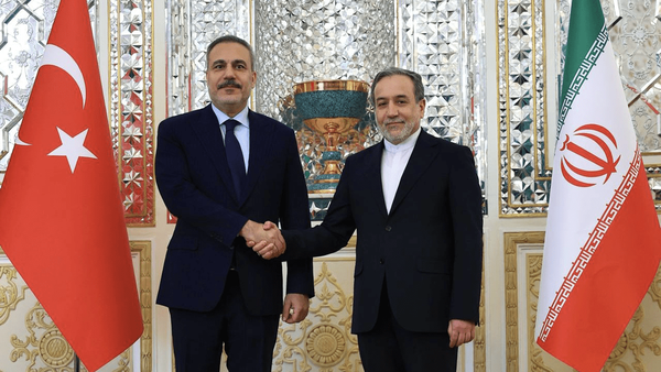 استقبال عراقچی از هاکان فیدان