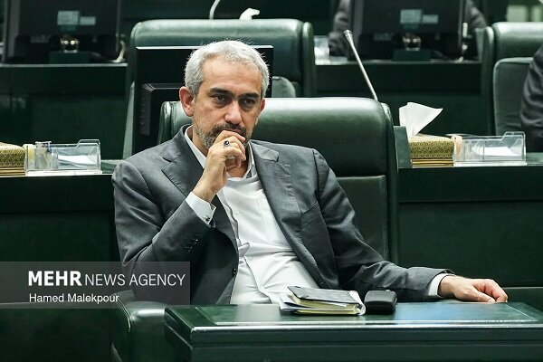 وزیر اقتصاد: اولویت وزارت اقتصاد بهبود معیشت مردم است