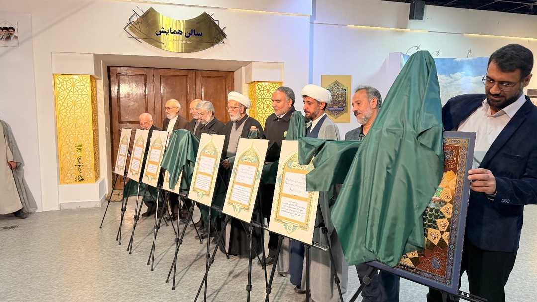 رونمایی از ۷ مرقومه رهبر شهید انقلاب در حرم مطهر رضوی رونمایی از ۷ مرقومه رهبر شهید انقلاب در حرم مطهر رضوی