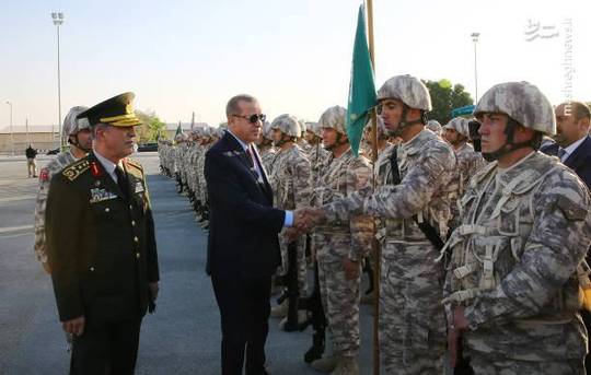 اردوغان که به قطر سفر کرده است، از پایگاه نظامی ترکیه در این کشور سرکشی کرد.