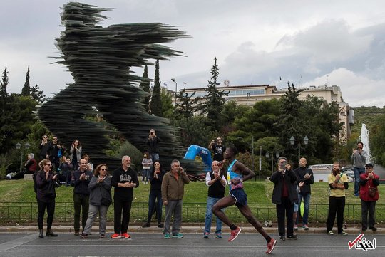دونده کنیایی در مسابقه ماراتن آتن