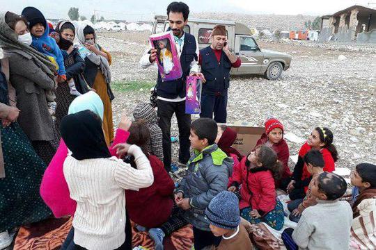 ستاد امداد فرهنگی کانون پرورش فکری کودکان و نوجوانان جشن بزرگ هفته وحدت را در مناطق زلزله‌زده استان کرمانشاه برپا می‌کند.