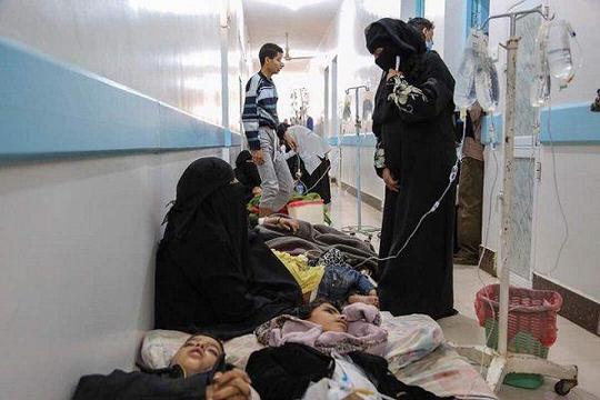  قربانیان وبا در یمن به ۲۲۱۹ نفر رسید.
سازمان بهداشت جهانی امروز با انتشار گزارشی اعلام کرد: از ۲۷ آوریل سال جاری میلادی، ۹۶۲ هزار و۵۳۶ مورد ابتلا به بیماری وبا در یمن مشاهده شده است