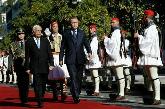 سان دیدن اردوغان از گارد تشریفات یونان - آتن
اولین سفر یک رییس جمهور ترکیه به یونان بعد از 65 سال